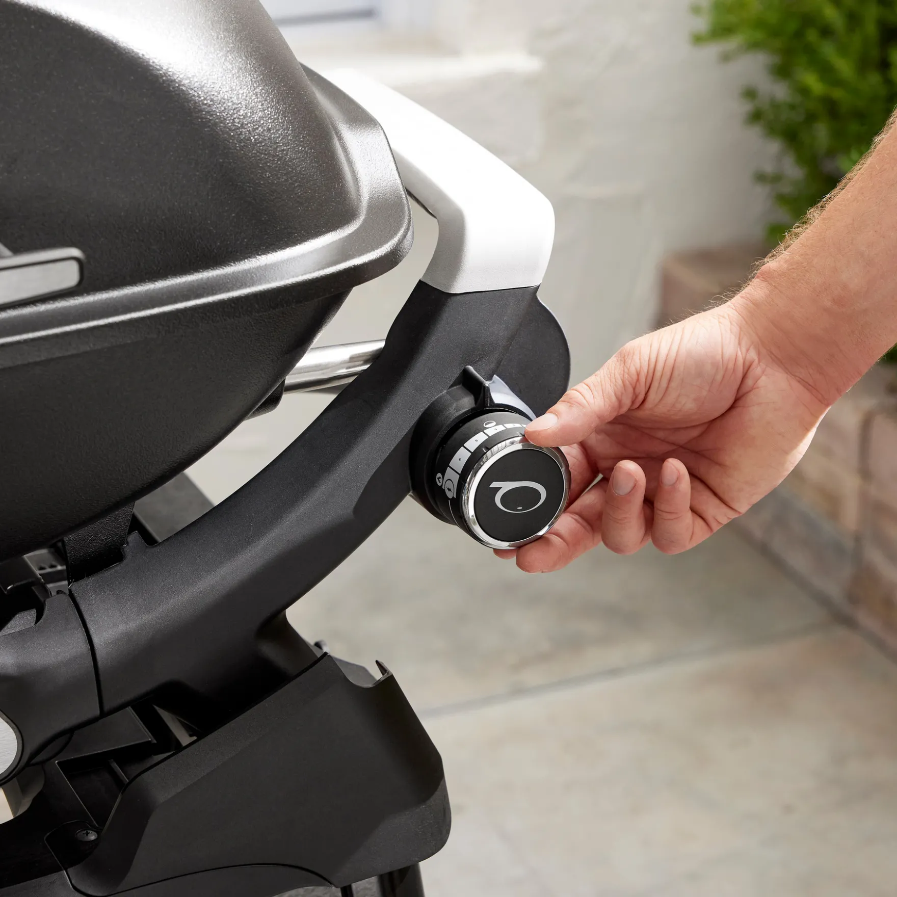 Q 2200N Gasgrill mit Seitentischen und kompaktem Stand